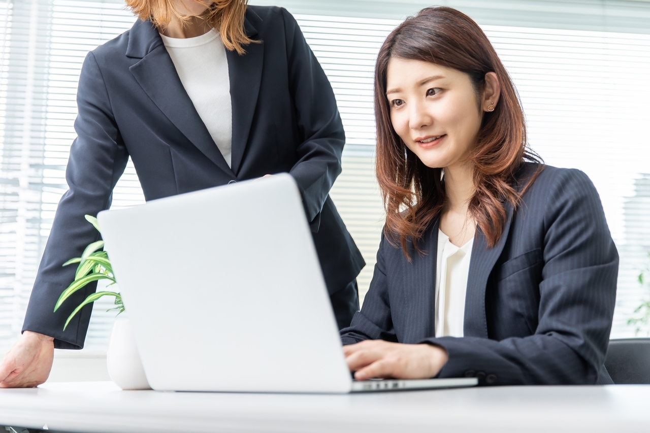 働く女性